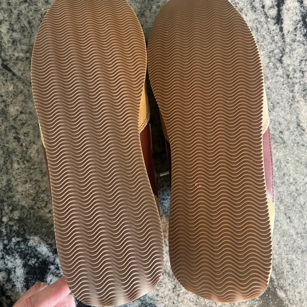 Madewell Sneakers 9.5 (Fit like a 9) - Picture 2 of 4